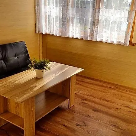 W Borkowie Nad Jeziorem Lodge Borkowo (Kartuzy)